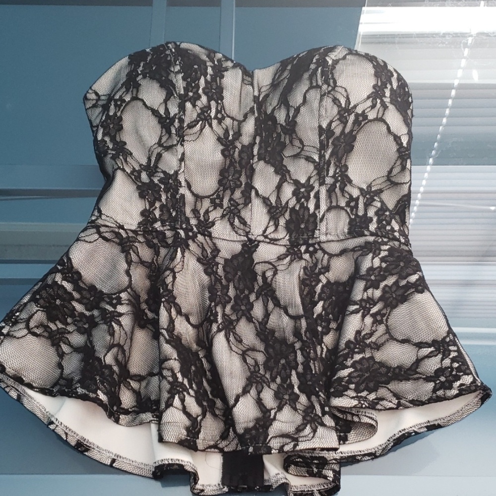 Well structured lace peplum top